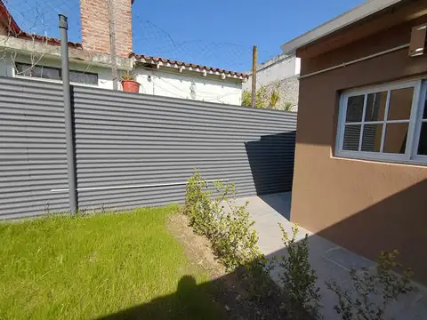 PH 2 ambientes en venta en Llavallol con Jardin