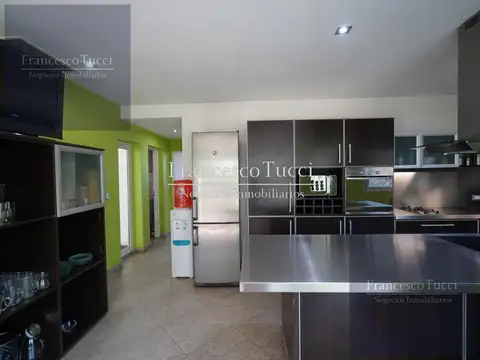 Casa 5 ambientes con 3 baños