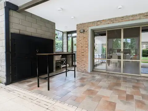 Casa en Venta con 5 cocheras