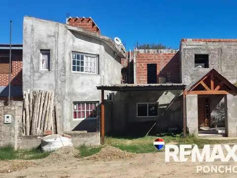 SE VENDE CASA AMPLIA/VERSATIL STA ROSA VALLEVIEJO