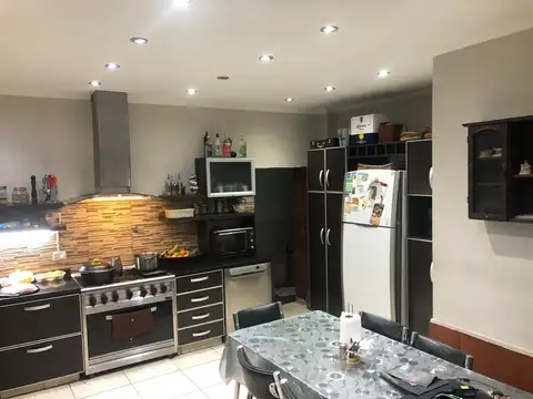 Casa  en Venta en Lomas del Mirador, La Matanza, G.B.A. Zona Oeste