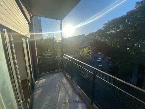 Departamento dos ambientes al frente