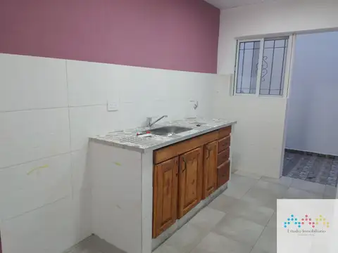 Depto Tipo Casa en Alquiler en Remedios de Escalada, $ 600.000