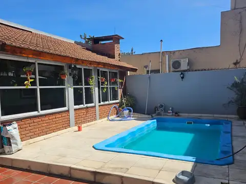 Casa 4 ambientes con 2 baños