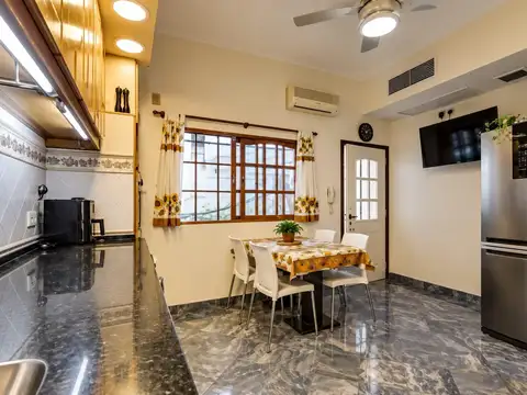 Depto Tipo Casa 5 ambientes con 4 baños