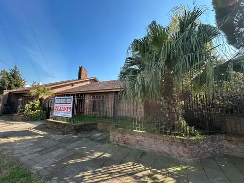 CASA 5 AMBIENTES - GRAN PARQUE -PISCINA - QUINCHO