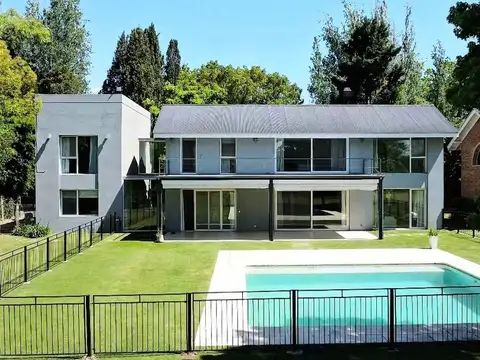 Venta casa 6 ambientes moderna en Carmel CC Pilar