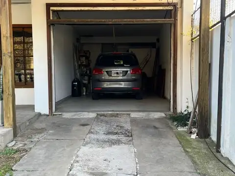 CASA 5 AMBIENTES - PARRILLA - PILETA - COCHERA