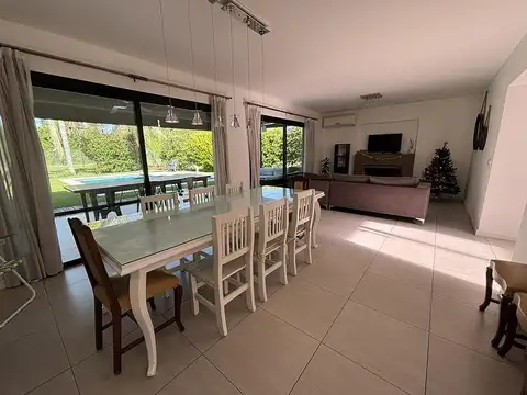 Casa 5 ambientes con 3 baños