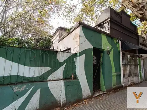 Casa en venta - 4 Dormitorios 1 Baño - Local - 201Mts2 - Ciudadela