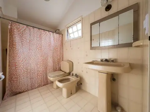 Casa en Venta con 3 cocheras