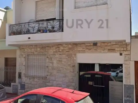 AMPLIA Casa CENTRICA, con detalles exclusivos en la CIUDAD DE RIO CUARTO, CORDOBA.
