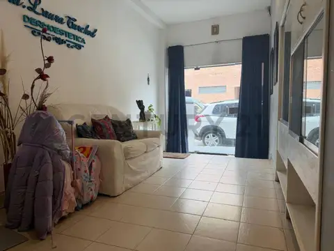 Casa 6 ambientes con 2 baños