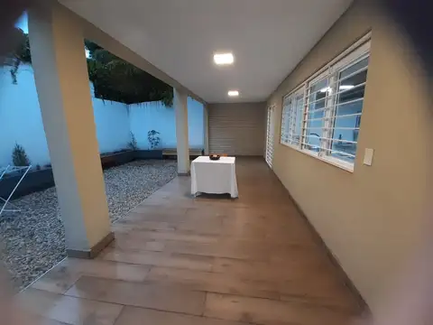 Depto Tipo Casa en Alquiler de 4 ambientes