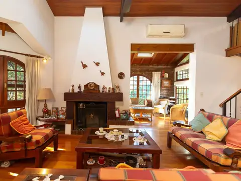 Casa en Venta con 2 cocheras