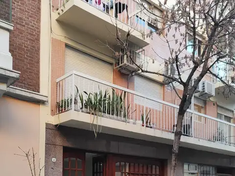 Felix  Lora 100, Piso 6
