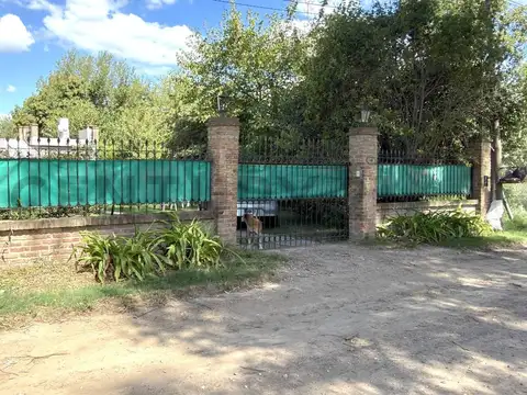 CASA QUINTA CON DOS DORMITORIOS Y PILETA - VENADO TUERTO