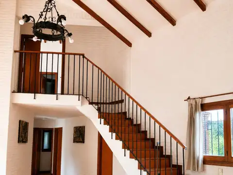 Casa 5 ambientes con 4 baños