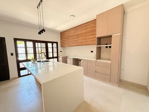 CASA 3 DORMITORIOS PLANTA BAJA BARRIO URCA