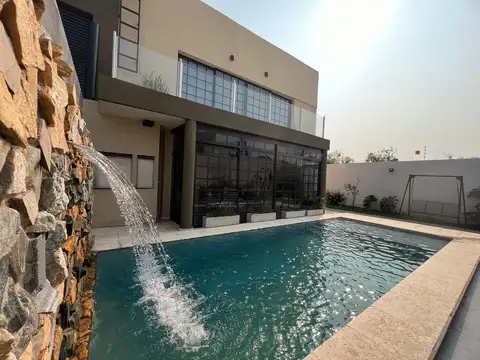 Casa 4 ambientes con 3 baños