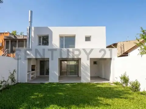 Casa 6 ambientes con 2 baños