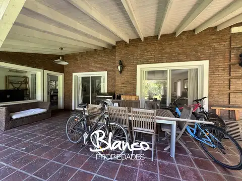 Casa en Venta con 2 cocheras