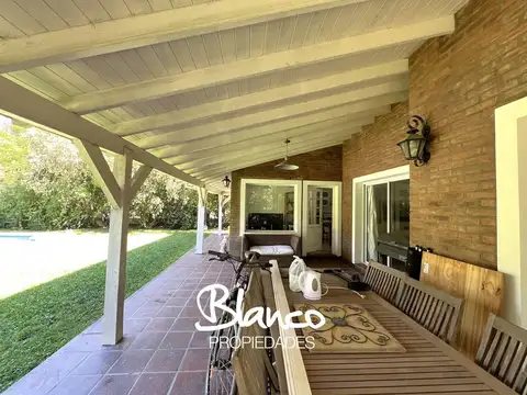 Casa 5 ambientes con 4 baños