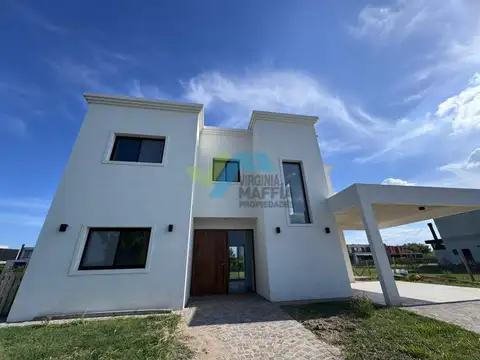 Casa 5 ambientes con 4 baños