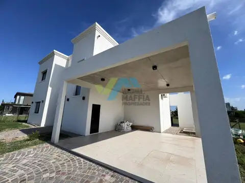 Casa en Alquiler con 1 cochera