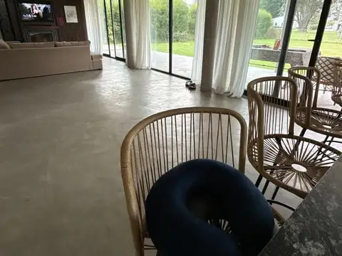 CASA 4 AMBIENTES CON PARQUE BARRANCAS DE SAN BENITO