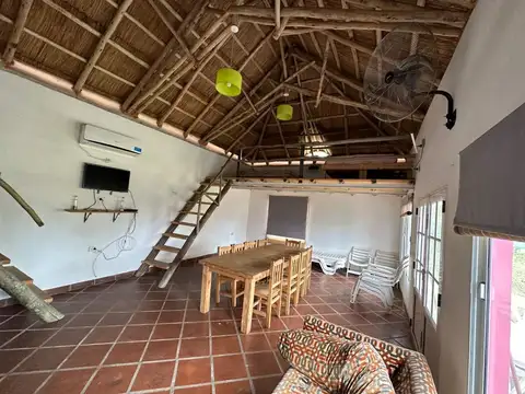 CASA QUINTA CON PILETA Y PARQUE 25 DE MAYO BS AS