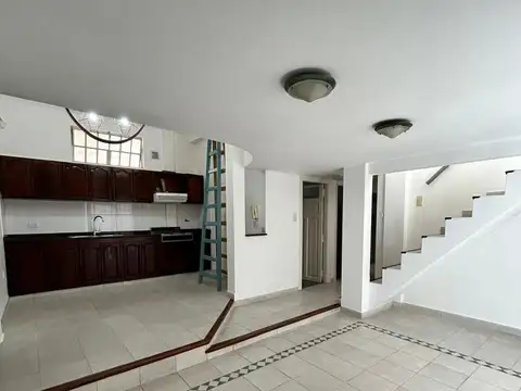 Depto Tipo Casa en Venta 50 años