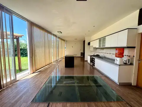 Casa 4 ambientes con 3 baños