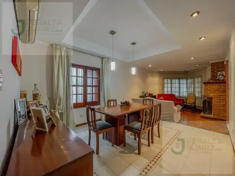 Casa en Venta con 3 cocheras