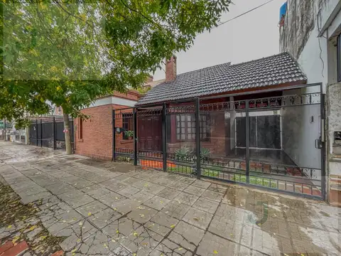 Unico Chalet con 4 dormitorios, quincho y piscina EN VENTA