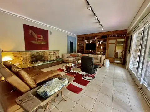 Casa 5 ambientes con 2 baños