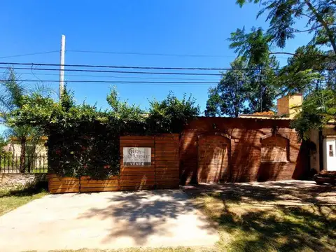 Venta de Casa 3 DORMITORIOS 2 BAÑOS, LAVADERO, LIVING, COME...