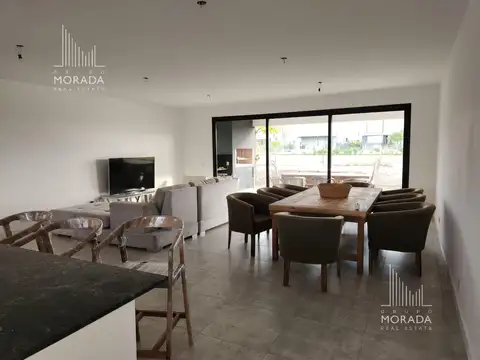 Casa 5 ambientes con 3 baños