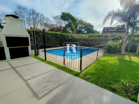 Casa en Alquiler con 2 cocheras