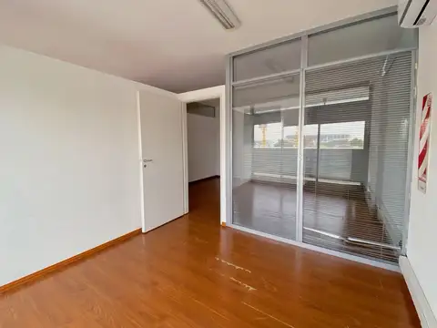 Alquiler Oficina 3 ambientes con balcón al frente, seguridad 24HS, Avenida Libertador Nuñez Belgrano
