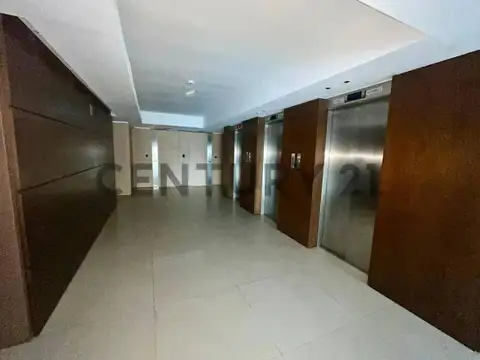 Oficina en Alquiler con 2 cocheras