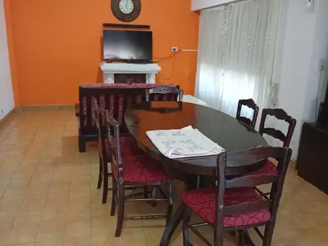 Depto Tipo Casa en Alquiler de 4 dormitorios