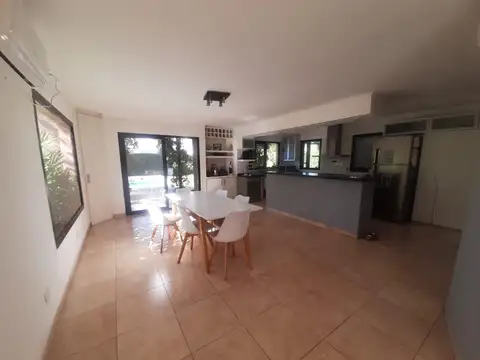 Casa 6 ambientes con 4 baños