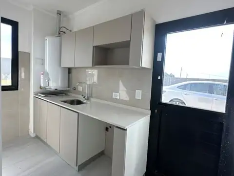 Casa en Venta con 4 cocheras