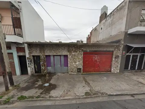 2 LOCALES + CASA CON FONDO LIBRE Y JARDÍN