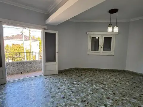 ALQUILER DE HERMOSO PH DE 3 DORMITORIOS, LIVING Y TERRAZA PROPIA
