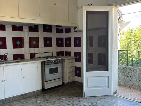 Depto Tipo Casa en Alquiler en Moron, $ 800.000