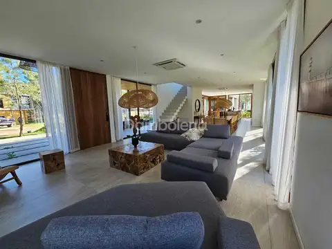 Casa 6 ambientes con 6 baños