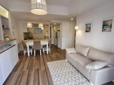 VENTA Semipiso de 3 ambientes reciclado, con balcón saliente y dos baños completos - Torreon MDP