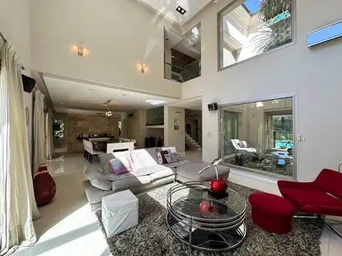 Casa en Venta con 7 cocheras